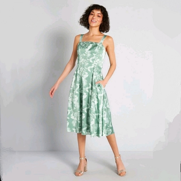 Hutch Dresses & Skirts - 🏷️ Anthropology Hutch X ModCloth Green Floral Fit and Flare Midi Dress Size 2